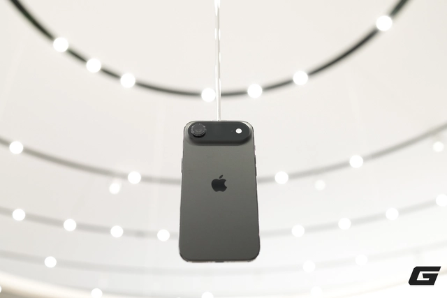 Cận cảnh iPhone Air "siêu mỏng cánh" đến khó tin vừa ra mắt: Apple vừa làm điều mà Samsung và chính iPad Pro cũng phải dè chừng- Ảnh 7. Cận cảnh iPhone Air "siêu mỏng cánh" đến khó tin vừa ra mắt: Apple vừa làm điều mà Samsung và chính iPad Pro cũng phải dè chừng- Ảnh 7.