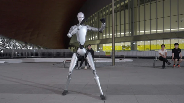 Robot hình người biểu diễn võ thuật ngày càng đáng sợ, con người liệu còn cơ hội nếu số phận quyết định trong võ đường - Ảnh 1.