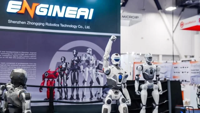 Robot h&igrave;nh người EngineAI ra mắt tại CES 2026 với m&agrave;n tr&igrave;nh diễn mạnh mẽ, g&acirc;y tranh c&atilde;i v&agrave; h&uacute;t ch&uacute; &yacute; to&agrave;n cầu - Ảnh 1.