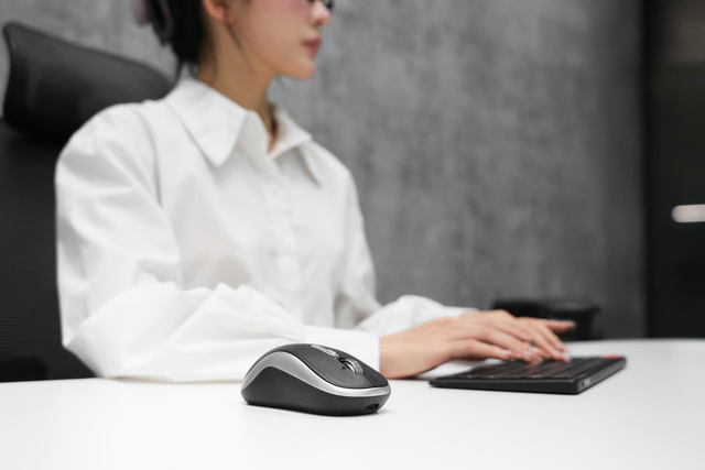 Chuột kh&ocirc;ng d&acirc;y mới "ngon - bổ - rẻ" đ&aacute;ng mua: Thiết kế đẹp, cực nhiều t&iacute;nh năng trong tầm gi&aacute; 500.000 đồng, tặng k&egrave;m cả pad chuột - Ảnh 6.