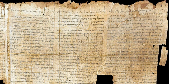 B&iacute; mật ng&agrave;n năm được h&eacute; lộ: Nh&agrave; ng&ocirc;n ngữ học t&igrave;m ra ch&igrave;a kh&oacute;a giải m&atilde; k&yacute; tự b&iacute; ẩn trong Cuộn giấy Biển Chết - Ảnh 2.