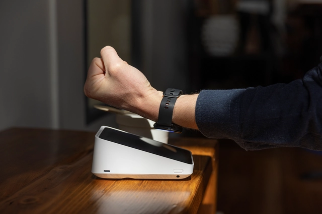 Garmin bắt tay MoMo: Thanh to&aacute;n QR ngay tr&ecirc;n đồng hồ, mở rộng trải nghiệm &ldquo;kh&ocirc;ng v&iacute; - kh&ocirc;ng điện thoại&rdquo; cho người d&ugrave;ng Việt - Ảnh 1.