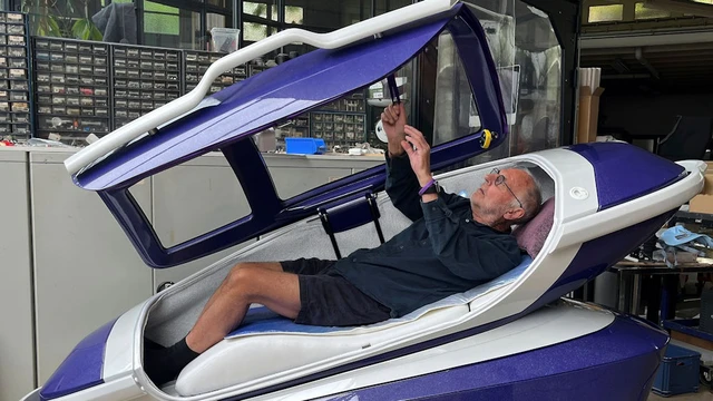 Tranh cãi việc buồng tự sát Sarco dùng AI đánh giá tâm lý để quyết định sự sống chết - Ảnh 1.