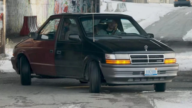 Thợ cơ khí Detroit chế tạo chiếc xe minivan hai đầu độc đáo từ hai nửa xe cũ chỉ trong ba ngày - Ảnh 1.