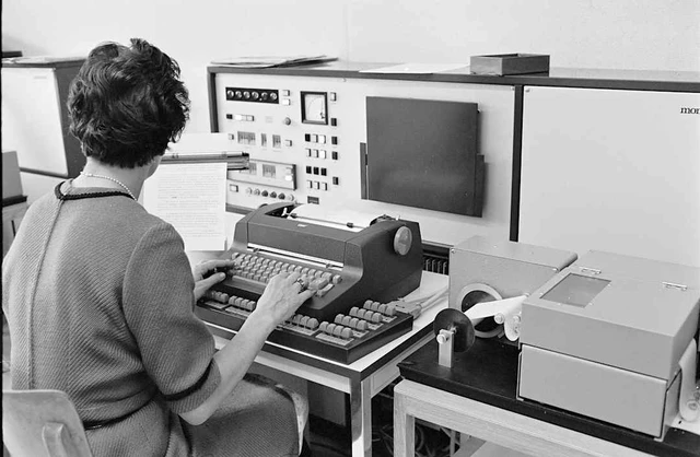 Nghịch l&yacute; Weizenbaum: Tại sao cha đẻ của chatbot đầu ti&ecirc;n lại d&agrave;nh cả đời để cảnh b&aacute;o về "đứa con" của m&igrave;nh? - Ảnh 1.