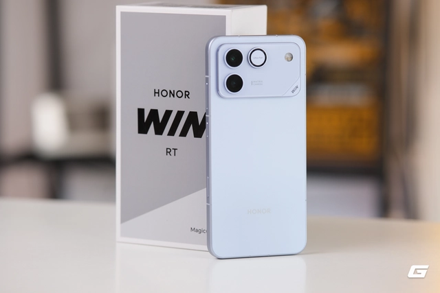 Trên tay điện thoại pin 10.000mAh - Ảnh 2.