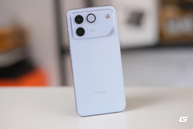 Trên tay điện thoại pin 10.000mAh - Ảnh 3.