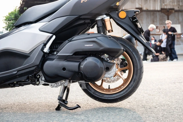Cuộc chiến "Gà cùng một mẹ": Yamaha NMAX 155 Tech Max hay NVX 155 SP - Bỏ thêm 11 triệu đồng có đáng? - Ảnh 5.