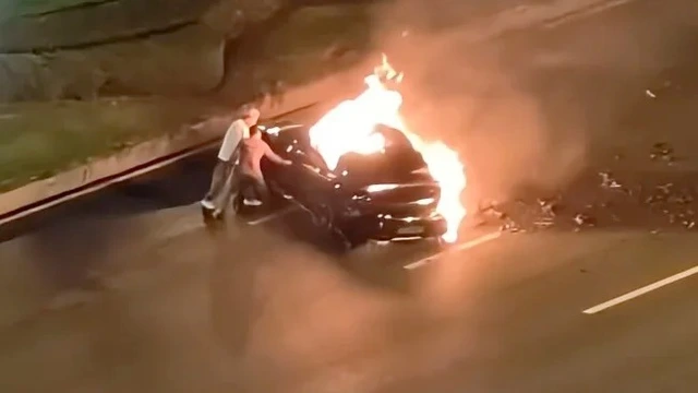 Báo cáo pháp y vụ tai nạn xe điện Xiaomi tại Trung Quốc: Tài xế tử vong trên xe cháy do cửa không mở được - Ảnh 1.