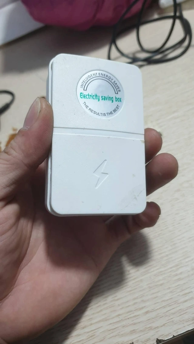 Giờ này vẫn có người tin là có cục cắm vào thì tiết kiệm điện! - Ảnh 2.