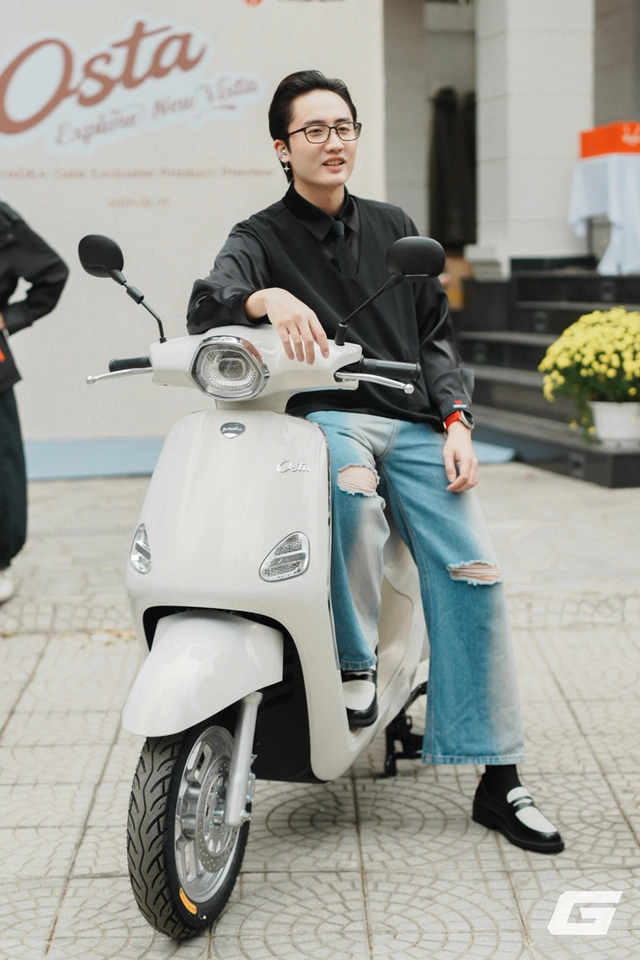 Xe máy điện YADEA ngon - bổ - đẹp sắp bán: Pin đi 180km, tốc độ tối đa 63km/h, có màn hình để xe bản đồ - Ảnh 12.