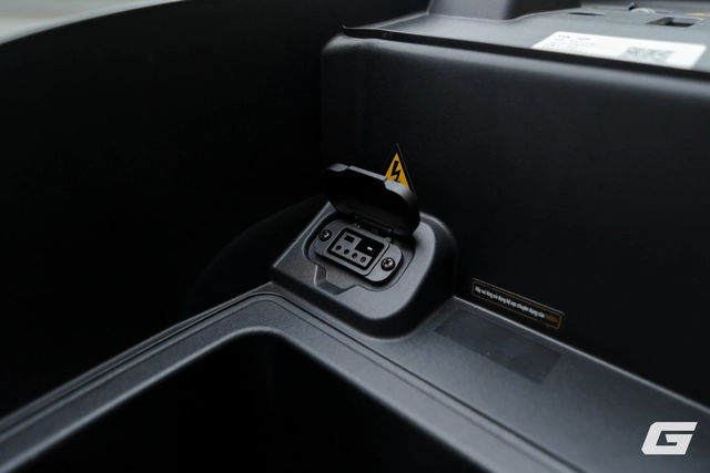 Trải nghiệm Yadea Osta H+: Xe 50cc nhưng nhiều công nghệ xịn, có màn hình chỉ đường, mở khóa từ xa, giá sale dưới 25 triệu - Ảnh 9.