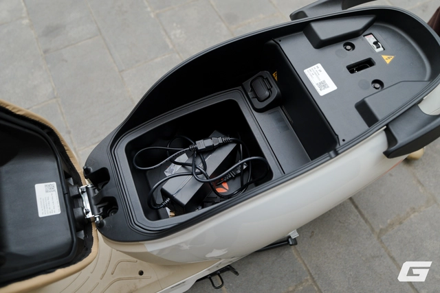 Trải nghiệm Yadea Osta H+: Xe 50cc nhưng nhiều công nghệ xịn, có màn hình chỉ đường, mở khóa từ xa, giá sale dưới 25 triệu - Ảnh 14.