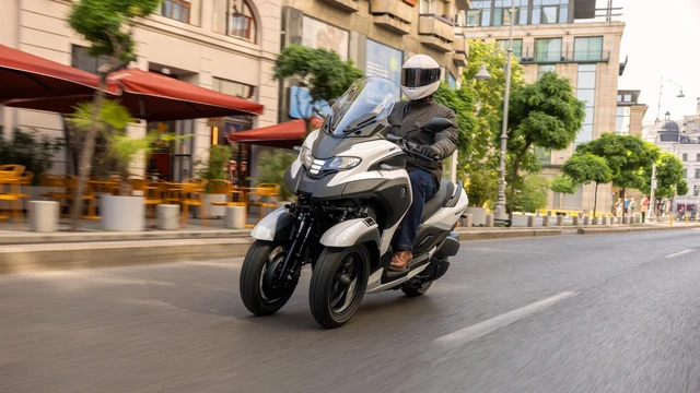 Yamaha tung xe tay ga ba bánh có túi khí đầu tiên thế giới khiến thị trường xe máy toàn cầu chấn động - Ảnh 3.