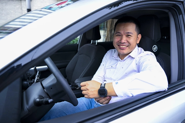 B&aacute;n Xpander mua xe điện, chủ d&agrave;n xe thu&ecirc; tự l&aacute;i chỉ ra 3 điểm xe xăng thua ho&agrave;n to&agrave;n xe điện - Ảnh 1.