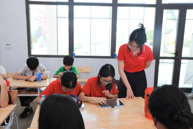 Gần 500 th&iacute; sinh tham gia "Ng&ocirc;i Nh&agrave; Tuổi Thơ" lần 2, giải đặc biệt l&agrave; iPad A16 - Ảnh 3.