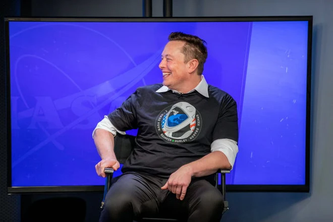 SpaceX cộng t&aacute;c tổ chức đua xe điều khiển từ xa tr&ecirc;n bề mặt Mặt Trăng, thu&ecirc; nh&agrave; thiết kế si&ecirc;u xe Ferrari về để cố vấn - Ảnh 1.