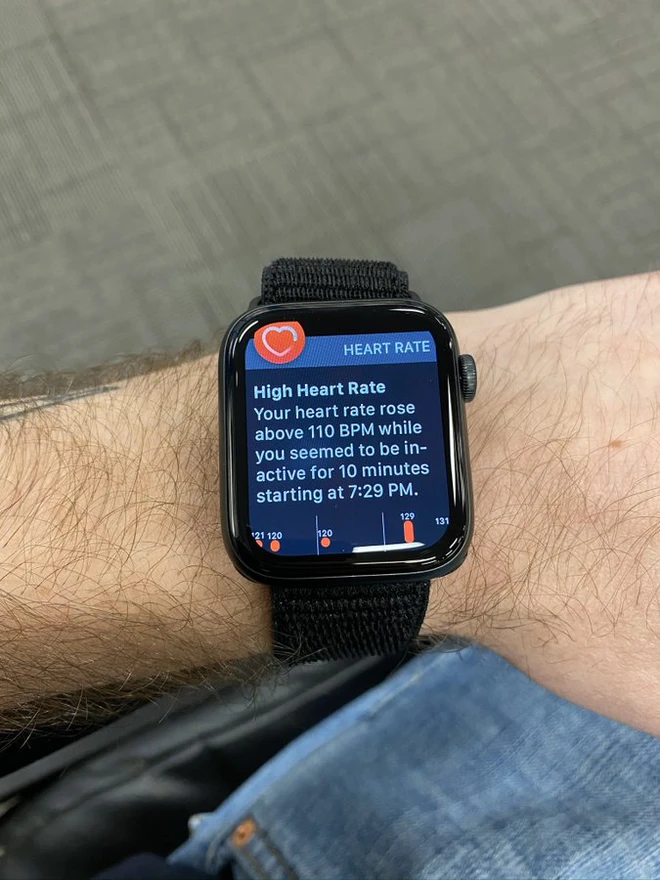 Apple Watch đ&atilde; mang năm mới đến cho anh nh&acirc;n vi&ecirc;n AT&T như thế n&agrave;o - Ảnh 1.