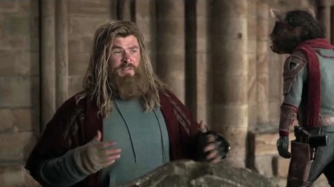 Bụng phệ th&ocirc;i l&agrave; chưa đủ, Marvel c&ograve;n định d&igrave;m h&agrave;ng Thor bằng c&aacute;ch cho anh t&egrave; bậy trong Avengers: Endgame - Ảnh 3.