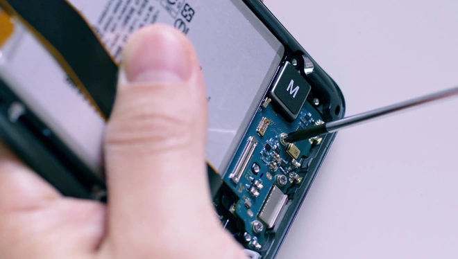 Mổ bụng Galaxy S20 Ultra: C&oacute; g&igrave; b&ecirc;n trong flagship mới nhất của Samsung? - Ảnh 9.