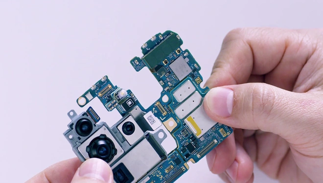 Mổ bụng Galaxy S20 Ultra: C&oacute; g&igrave; b&ecirc;n trong flagship mới nhất của Samsung? - Ảnh 10.