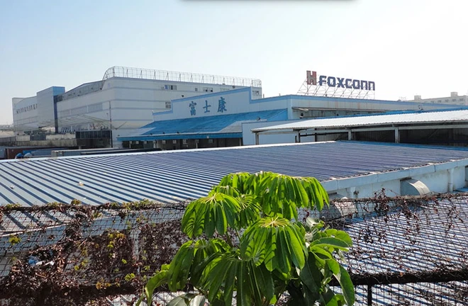 Trung Quốc ngăn kh&ocirc;ng cho Foxconn trở lại hoạt động v&igrave; virus Corona - Ảnh 1.