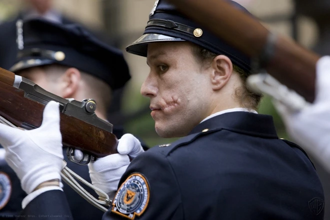 3 giả thuyết kh&oacute; tin về Joker trong bộ ba Batman của Nolan: kh&ocirc;ng phải l&agrave; kẻ xấu, thậm ch&iacute; c&ograve;n l&agrave; anh h&ugrave;ng cứu tinh của Gotham - Ảnh 3.