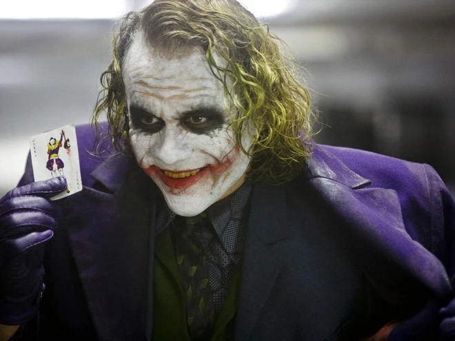 3 giả thuyết kh&oacute; tin về Joker trong bộ ba Batman của Nolan: kh&ocirc;ng phải l&agrave; kẻ xấu, thậm ch&iacute; c&ograve;n l&agrave; anh h&ugrave;ng cứu tinh của Gotham - Ảnh 4.