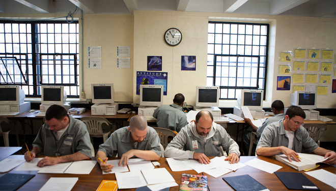 Chuyện lạ: B&agrave; mẹ 60 tuổi của nh&agrave; nghi&ecirc;n cứu bảo mật ung dung bước v&agrave;o nh&agrave; t&ugrave;, hack cả server lẫn m&aacute;y t&iacute;nh của quản ngục - Ảnh 5.