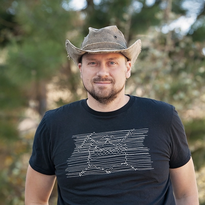 Chuyện lạ: B&agrave; mẹ 60 tuổi của nh&agrave; nghi&ecirc;n cứu bảo mật ung dung bước v&agrave;o nh&agrave; t&ugrave;, hack cả server lẫn m&aacute;y t&iacute;nh của quản ngục - Ảnh 2.