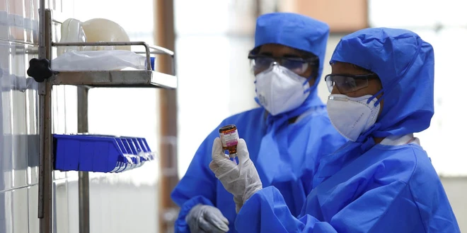 Mỹ ti&ecirc;m thử vắc-xin Covid-19 tr&ecirc;n người đầu ti&ecirc;n trong h&ocirc;m nay - Ảnh 1.