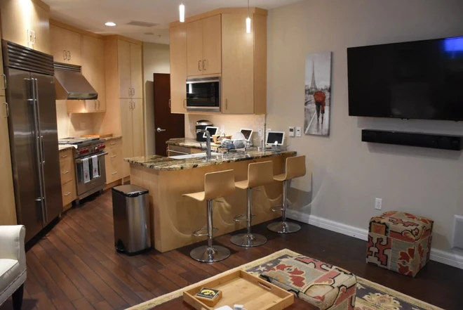 Tr&aacute;nh Covid-19, giới tỉ ph&uacute; đổ x&ocirc; đi mua căn hộ tr&uacute; ẩn triệu đ&ocirc; trong l&ograve;ng đất, được cải tạo từ hầm t&ecirc;n lửa hạt nh&acirc;n - Ảnh 3.