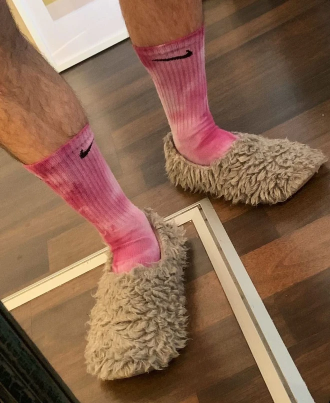 Cư d&acirc;n mạng v&agrave; 7749 phong c&aacute;ch ăn mặc kh&aacute;c nhau khi l&agrave;m việc tại nh&agrave; để tr&aacute;nh Covid-19, quần &aacute;o ngủ kh&ocirc;ng phải lựa chọn duy nhất - Ảnh 3.