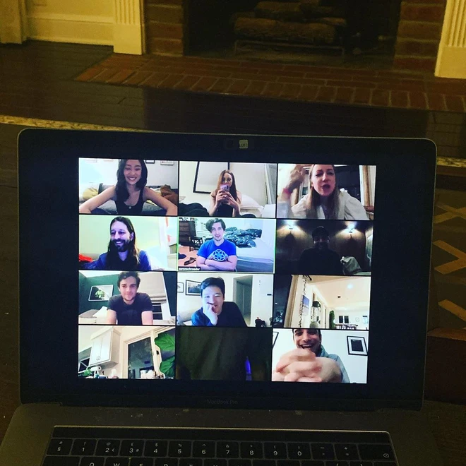 Tr&aacute;nh Covid-19 kiểu Avengers: Người ở nh&agrave; quẩy karaoke một m&igrave;nh, người bị n&eacute;m đ&aacute; v&igrave; ki&ecirc;n quyết kh&ocirc;ng chịu c&aacute;ch ly - Ảnh 5.