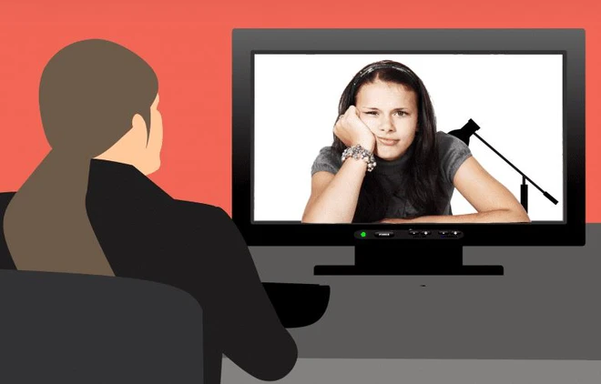 Phản cảm với chi&ecirc;u tr&ograve; trốn học, n&eacute; họp online tr&ecirc;n Zoom bằng c&aacute;ch d&ugrave;ng ảnh, video tự quay bản th&acirc;n đang ra vẻ chăm ch&uacute; lắng nghe - Ảnh 1.