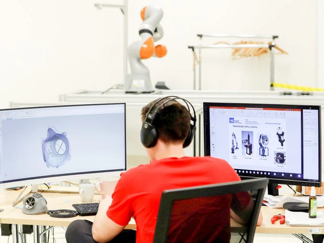 D&acirc;n t&igrave;nh thế giới tự chế khẩu trang m&ugrave;a Covid-19: Hết cắt vải từ quần &aacute;o cũ lại d&ugrave;ng đến cả c&ocirc;ng nghệ in 3D, vẫn đủ an to&agrave;n để sử dụng - Ảnh 12.