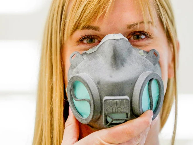 D&acirc;n t&igrave;nh thế giới tự chế khẩu trang m&ugrave;a Covid-19: Hết cắt vải từ quần &aacute;o cũ lại d&ugrave;ng đến cả c&ocirc;ng nghệ in 3D, vẫn đủ an to&agrave;n để sử dụng - Ảnh 14.