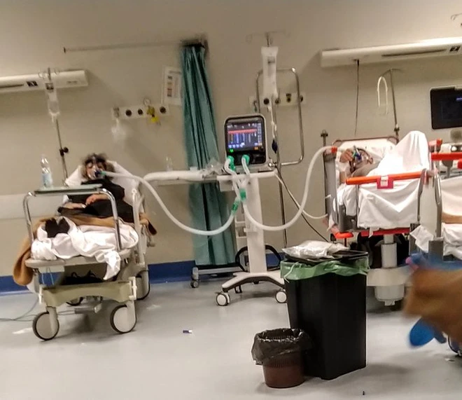 Sử dụng thiết bị in 3D, một m&aacute;y thở ở Mỹ c&oacute; thể phục vụ tối đa 4 bệnh nh&acirc;n Covid-19 trong trường hợp khẩn cấp - Ảnh 1.