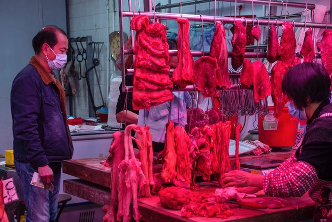 Ăn chay c&oacute; gi&uacute;p bạn ph&ograve;ng virus kh&ocirc;ng? Lật tẩy 10 lời khuy&ecirc;n phi khoa học trong dịch Covid-19 - Ảnh 2.