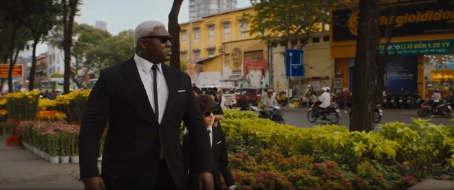 Th&agrave;nh phố Hồ Ch&iacute; Minh bất ngờ xuất hiện chớp nho&aacute;ng trong trailer bom tấn viễn tưởng mới của Disney - Ảnh 3.