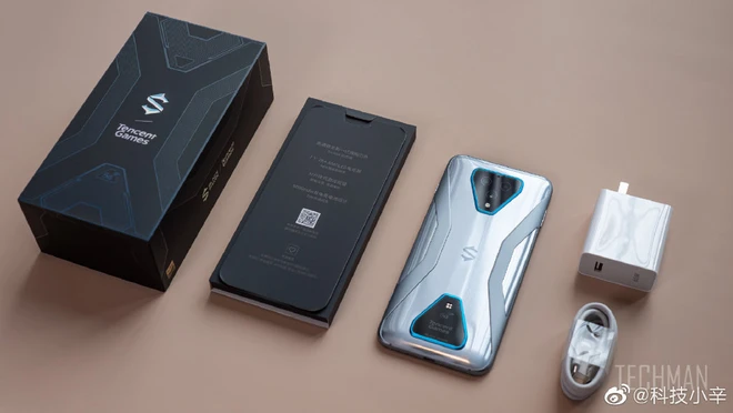 Tr&ecirc;n tay Black Shark 3: Snapdragon 865, sạc nhanh 65W, c&oacute; jack tai nghe 3.5mm - Ảnh 2.