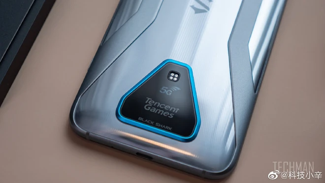 Tr&ecirc;n tay Black Shark 3: Snapdragon 865, sạc nhanh 65W, c&oacute; jack tai nghe 3.5mm - Ảnh 7.