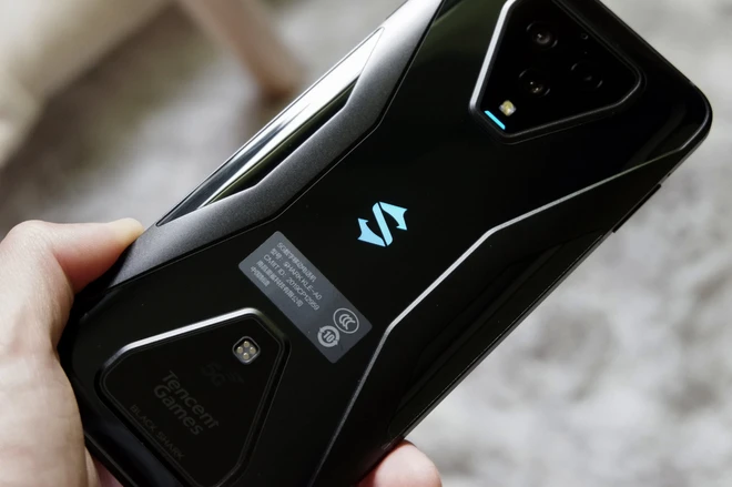 Tr&ecirc;n tay Black Shark 3: Snapdragon 865, sạc nhanh 65W, c&oacute; jack tai nghe 3.5mm - Ảnh 8.