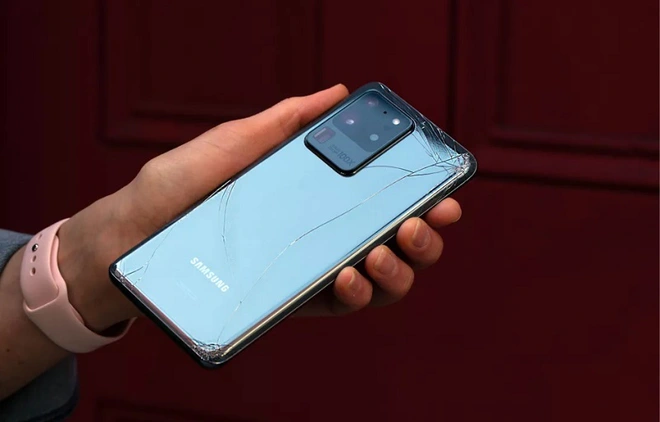 Thử nghiệm thả rơi Galaxy S20 Ultra từ độ cao 1,5m: Vỡ tan n&aacute;t mọi thứ, ri&ecirc;ng cụm camera sau lại kh&ocirc;ng sao - Ảnh 2.