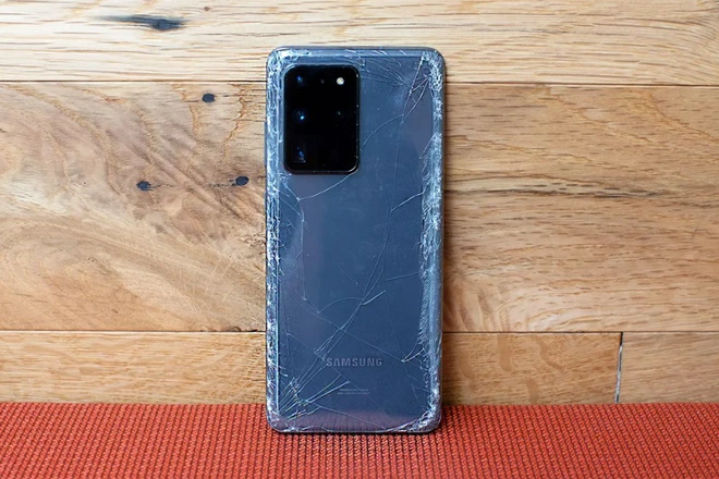 Thử nghiệm thả rơi Galaxy S20 Ultra từ độ cao 1,5m: Vỡ tan n&aacute;t mọi thứ, ri&ecirc;ng cụm camera sau lại kh&ocirc;ng sao - Ảnh 4.