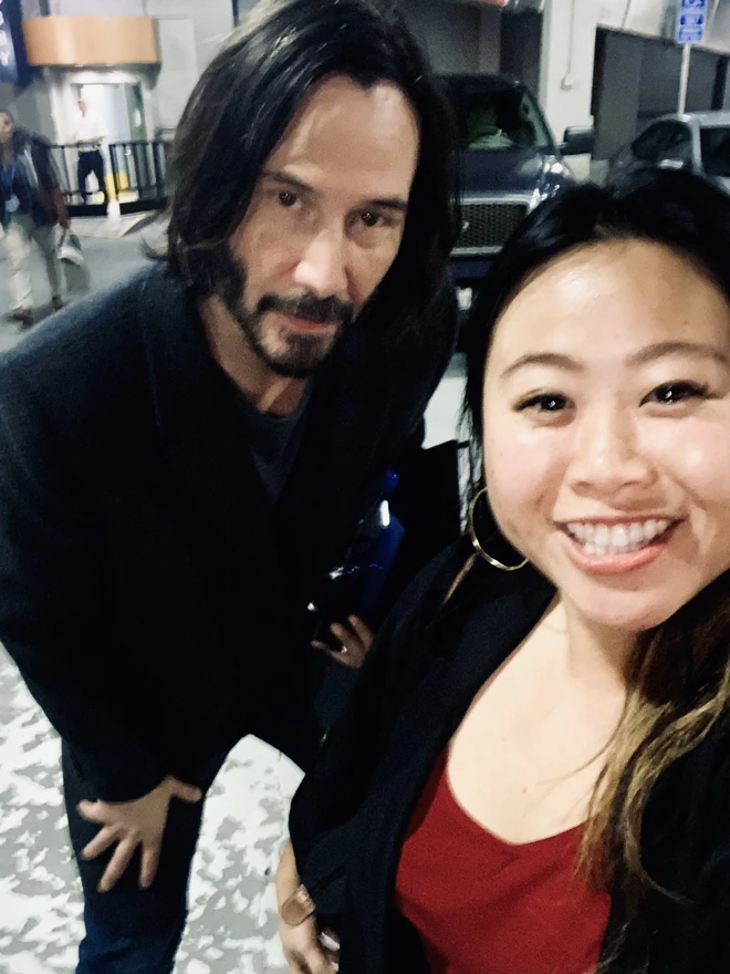 Chiều fan như Keanu Reeves: Selfie v&ocirc; tư thoải m&aacute;i, ảnh m&agrave; xấu l&agrave; sẵn s&agrave;ng chụp lại lu&ocirc;n chẳng hề kh&oacute; chịu - Ảnh 3.