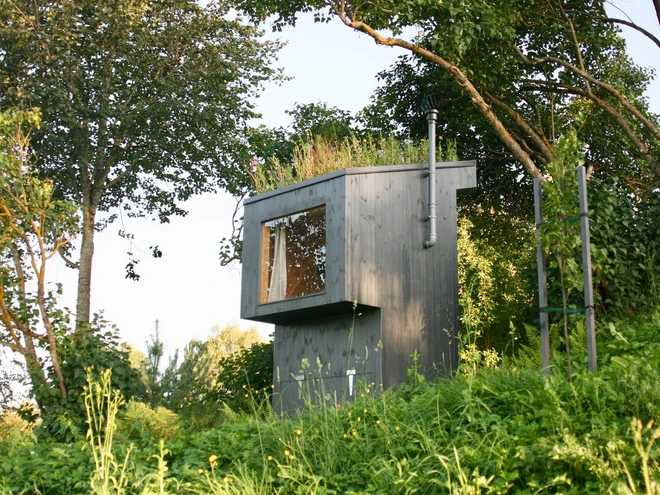 Ph&ograve;ng vệ sinh độc đ&aacute;o tận dụng chất thải của người d&ugrave;ng để b&oacute;n ph&acirc;n cho khu vườn mini tr&ecirc;n n&oacute;c, gi&aacute; gần 80 triệu đồng - Ảnh 1.