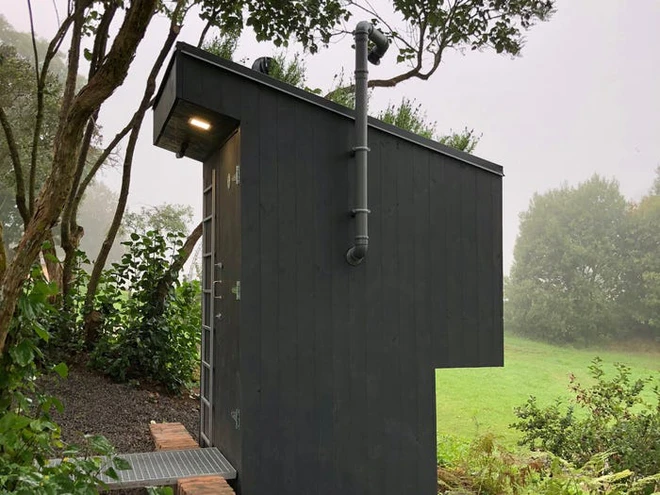 Ph&ograve;ng vệ sinh độc đ&aacute;o tận dụng chất thải của người d&ugrave;ng để b&oacute;n ph&acirc;n cho khu vườn mini tr&ecirc;n n&oacute;c, gi&aacute; gần 80 triệu đồng - Ảnh 10.