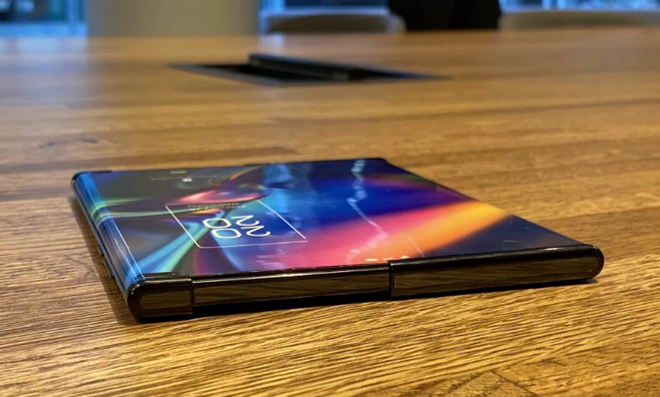 Chiếc điện thoại m&agrave;n h&igrave;nh cuộn đầu ti&ecirc;n tr&ecirc;n thế giới l&agrave; đ&acirc;y - Ảnh 3.