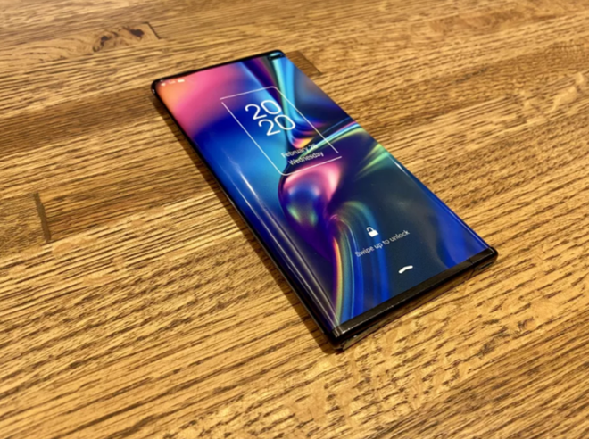 Chiếc điện thoại m&agrave;n h&igrave;nh cuộn đầu ti&ecirc;n tr&ecirc;n thế giới l&agrave; đ&acirc;y - Ảnh 2.